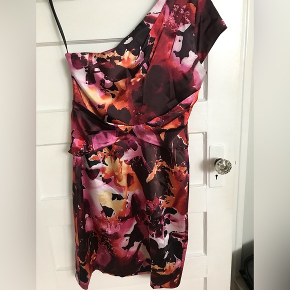 Tahari Occasion Dress Size 6 - Picture 3 of 4